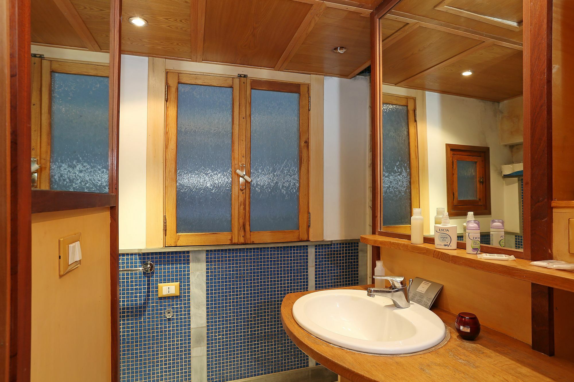 Rihana Luxury * Roma